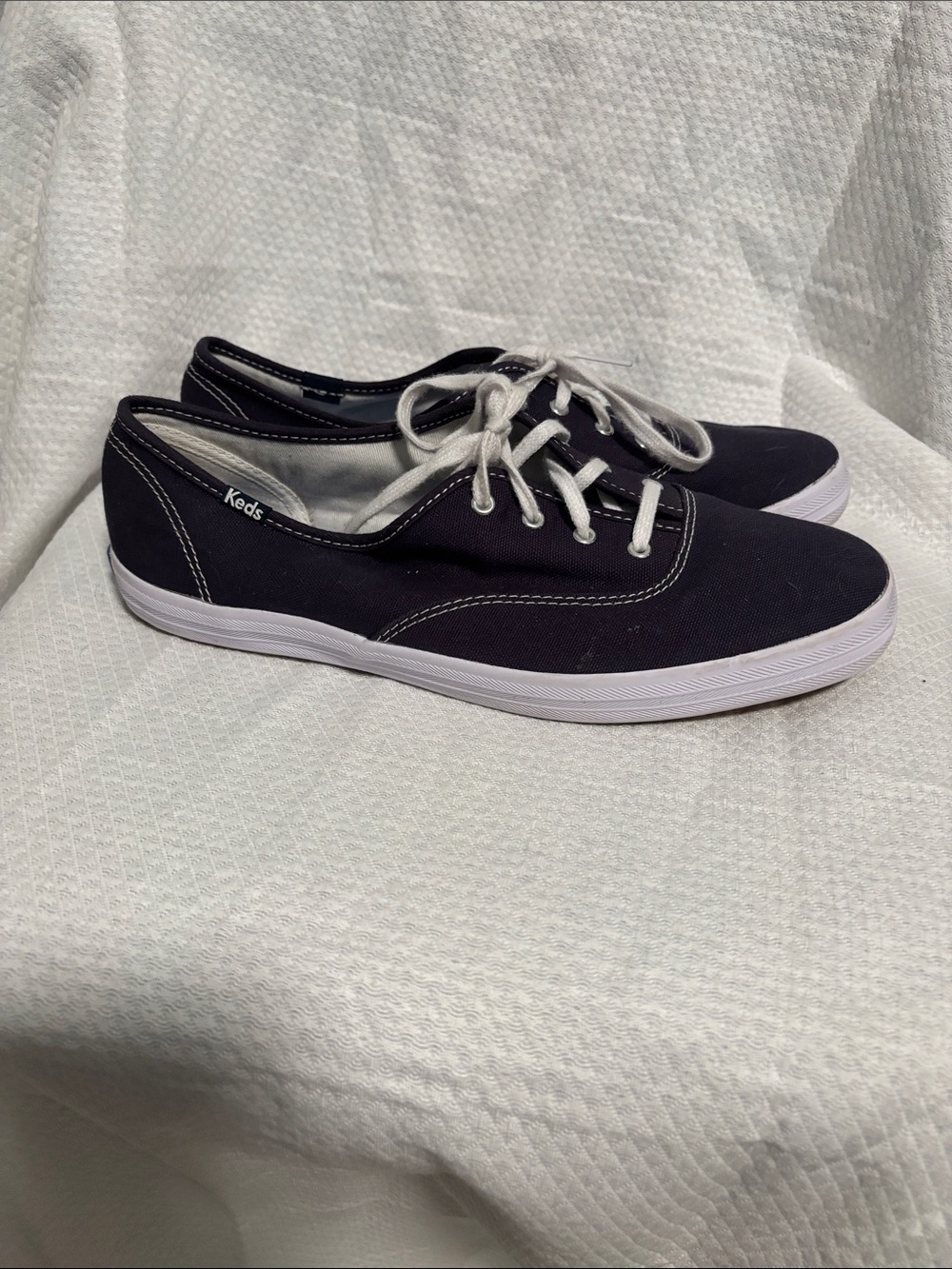 Keds Women's Navy Blue Canvas Lace-Up Flats with White Soles size 9.5